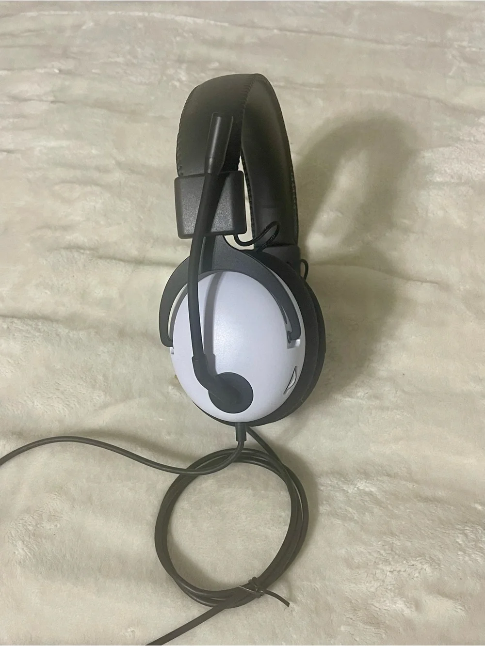 Game Onn Wired Video Gaming Headset 3.5mm Connector Flip-to-Mute Mic PS4-5 NWOB